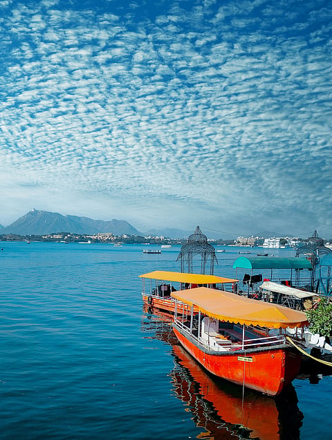 Boats parked at the beautiful Lake Pichola