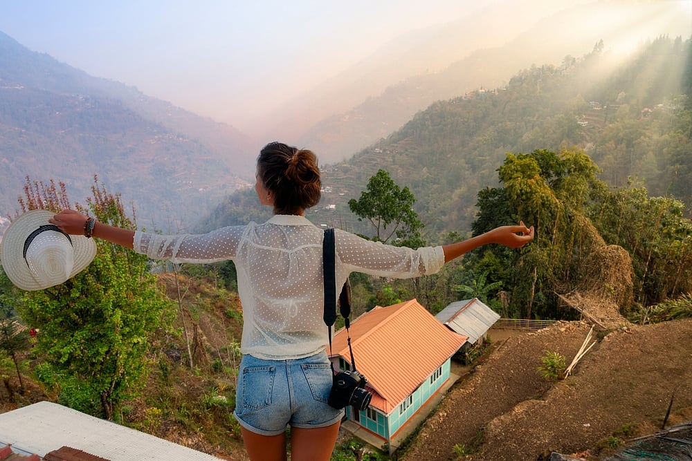 Enjoy the scenic Himalayan views at sunrise in Kolakham 