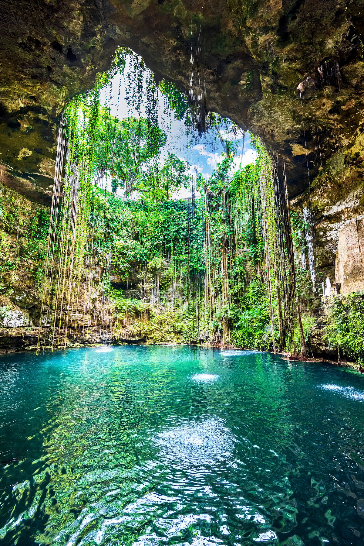 Shutterstock : Ik-Kil Cenote, Mexico