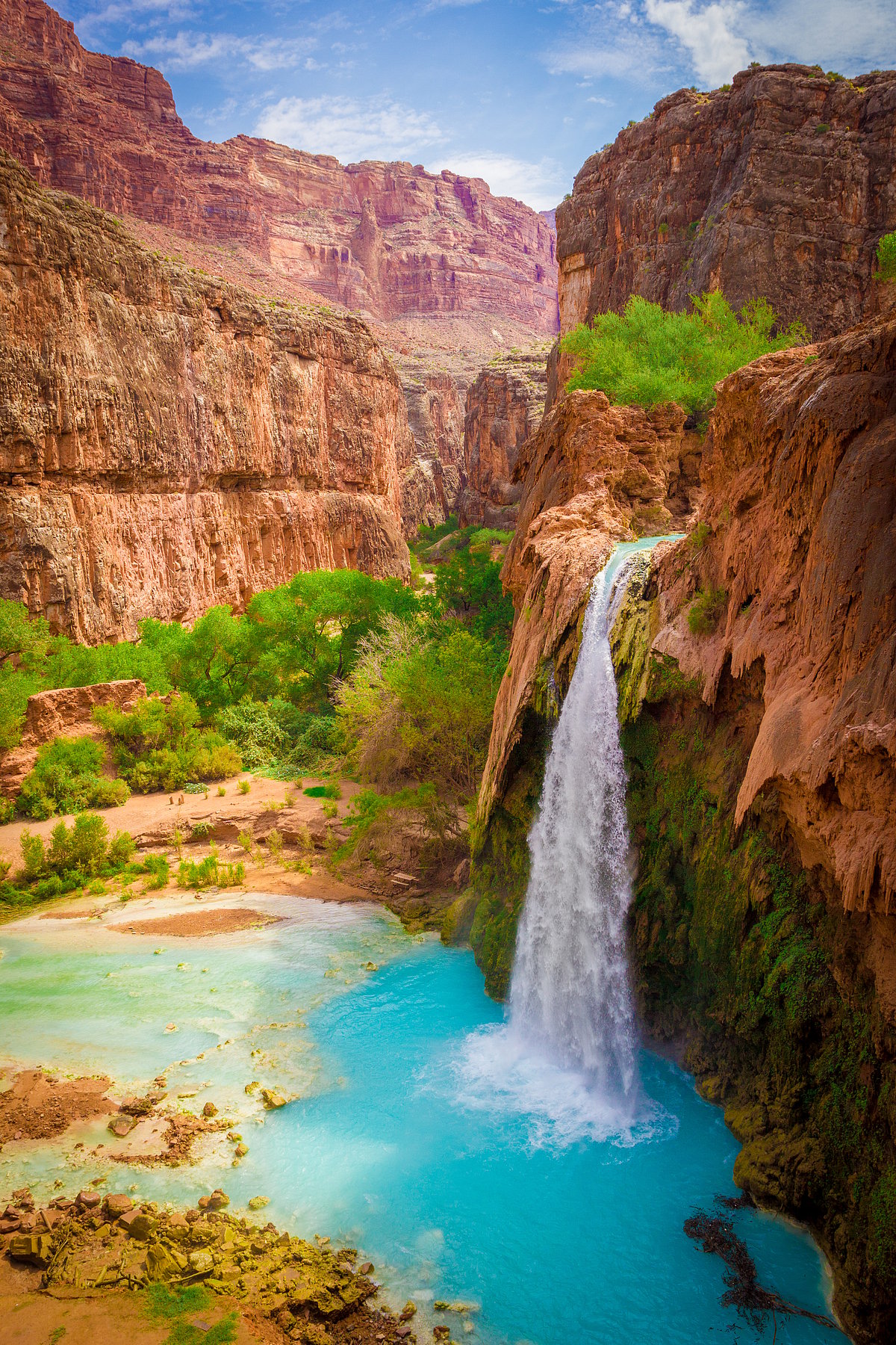 Shutterstock : At the iconic Grand Canyon