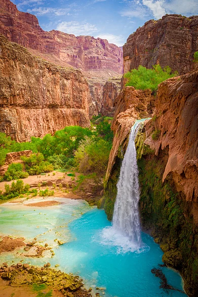 Shutterstock : At the iconic Grand Canyon