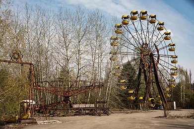 Shutterstock : Old ferris wheel in the ghost town of Pripyat. Consequences of the accident at the Chernobyl nuclear power plant