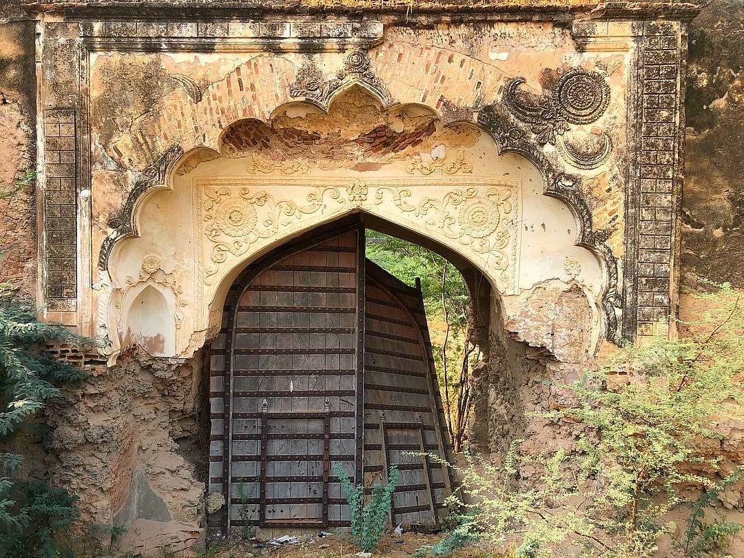  Constructed by Arjan Singh in 1570 A.D., the fort later became the residence of the Nawabs of Loharu