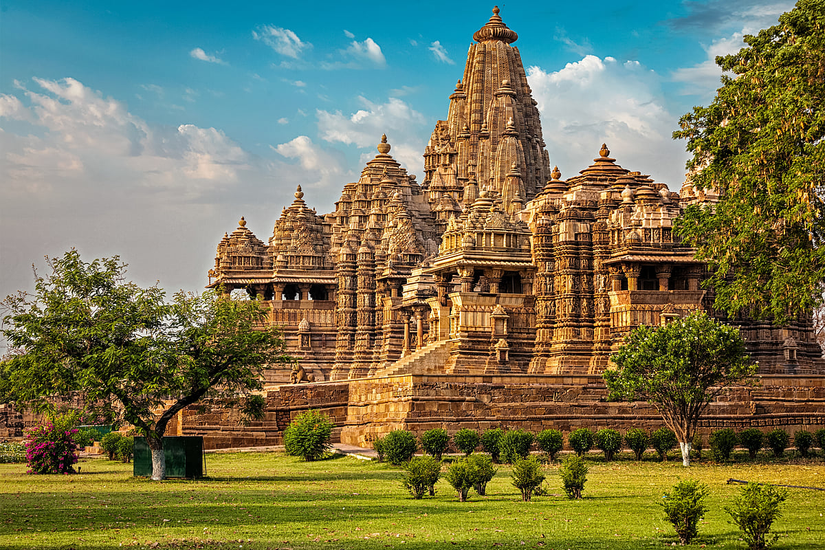 Shutterstock : Kandariya Mahadev Temple, Khajuraho