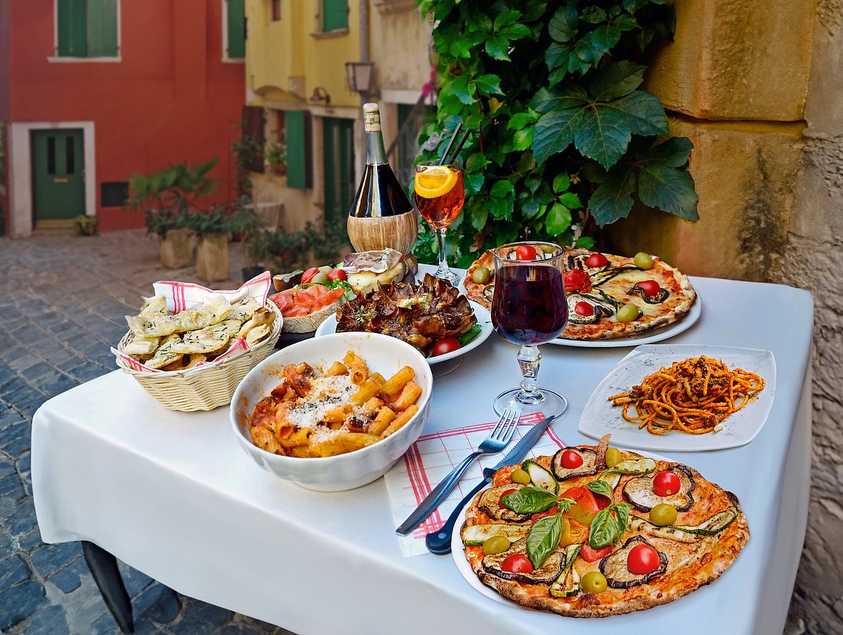 Canva : Must try dishes in Rome