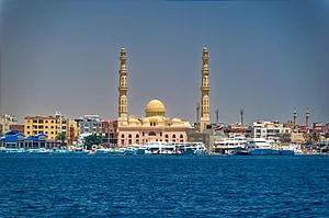 Shutterstock : Stunning panoramic view of Hurghada, Egypt, where the city meets the blue waters of the Red Sea