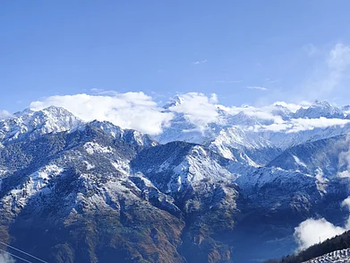 Shutterstock : Witness a spectacular view of the Panchachuli Peaks whilst on the trek