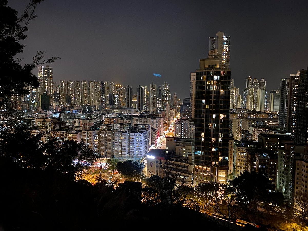 Sham Shui Po from the summit of Garden Hill at night