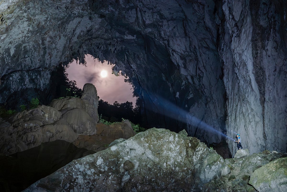 Camping in Hang Sơn Đoòng at night