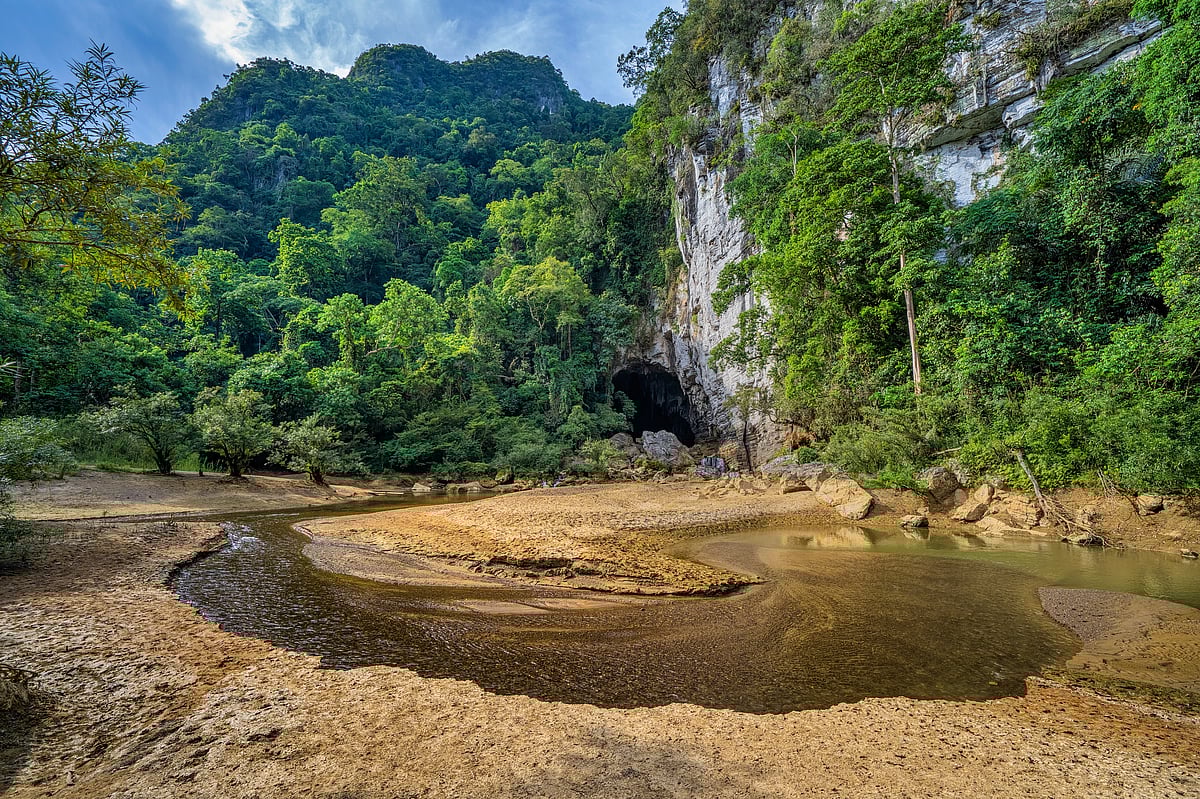 The entrance to Tú Làn