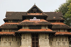 Shutterstock : Vadakkumnathan Temple, Thrissur