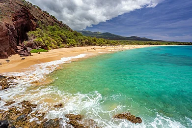 Shutterstock : Makena Beach, Maui, Hawaii USA