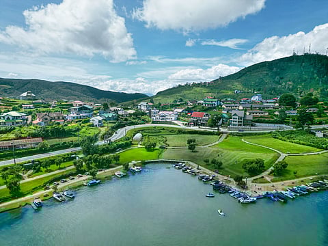 Beautiful green mountain view over lake Gregory in Sri Lanka
