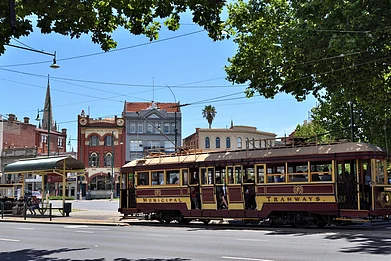 ArliftAtoz2205/Shutterstock : The Vintage City Tram service runs in Bendigos main street, Victoria