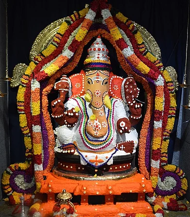 nyganeshtemple/Instagram : Muttangi (pearl attire) adorned Šri Maha Vallabha Ganapati, USA