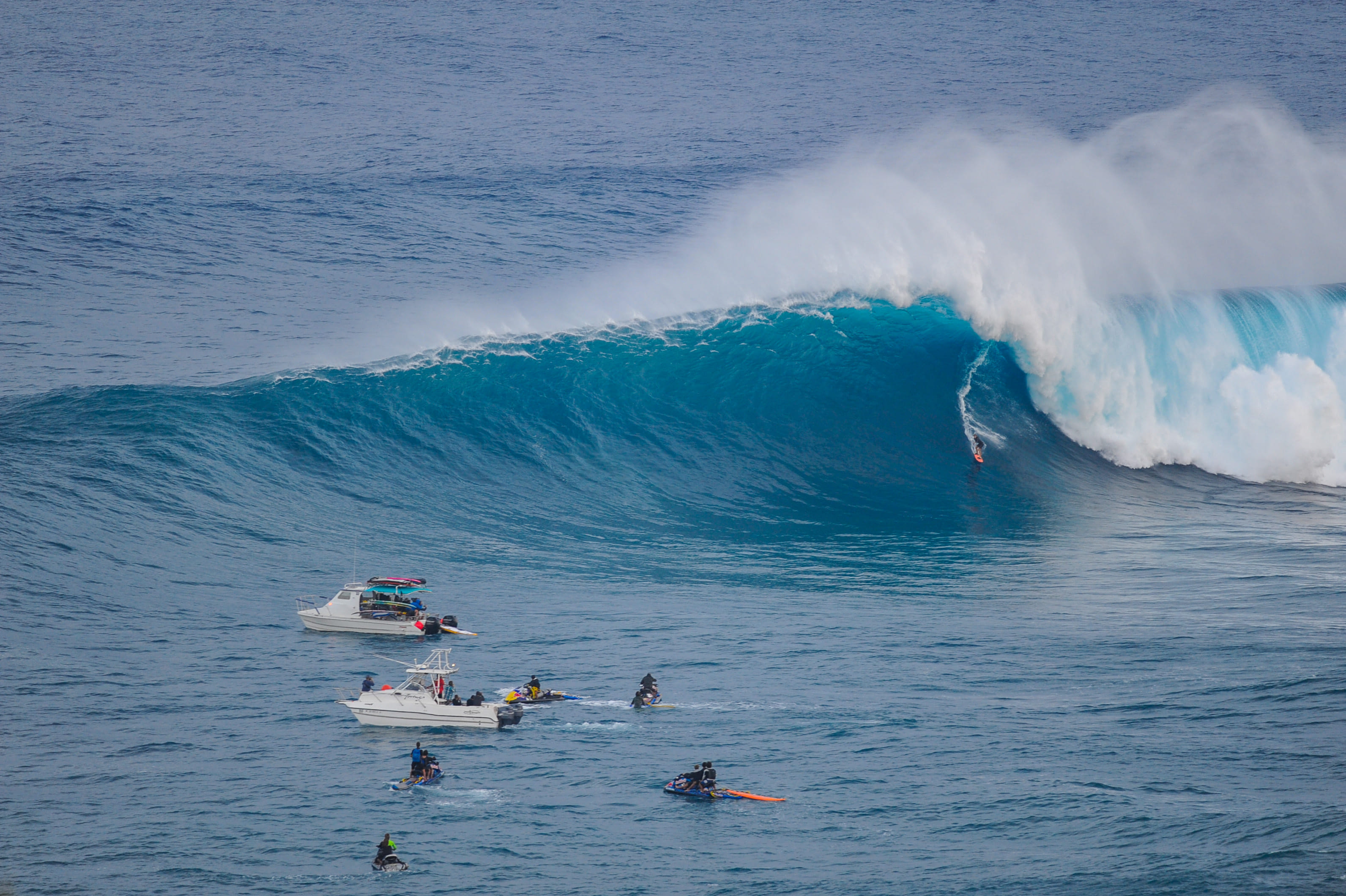 Surfing Jaws at Peʻahi Beach