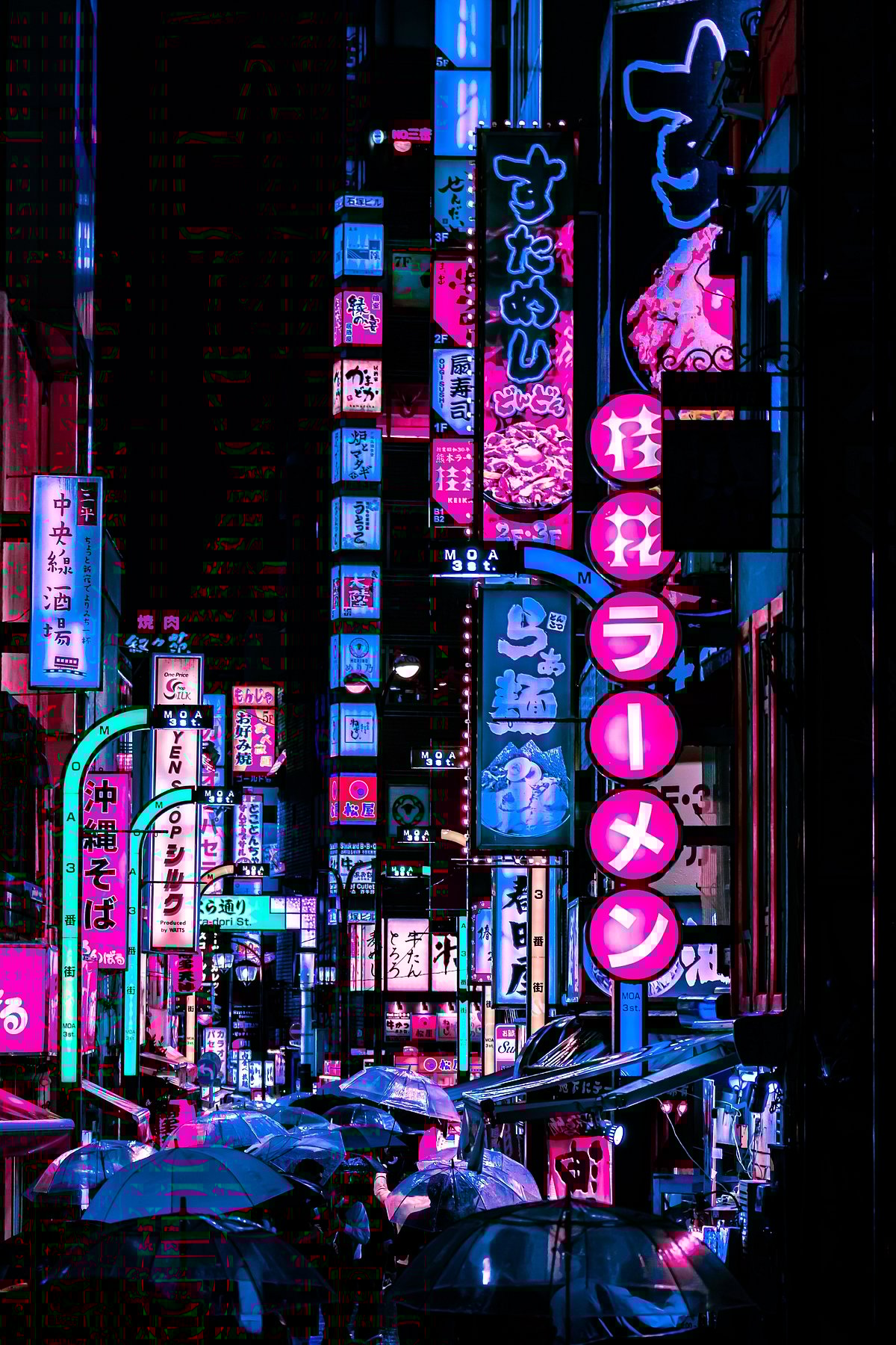 Shutterstock : Attractive neon lights at night around the Kabukicho district of Shinjuku