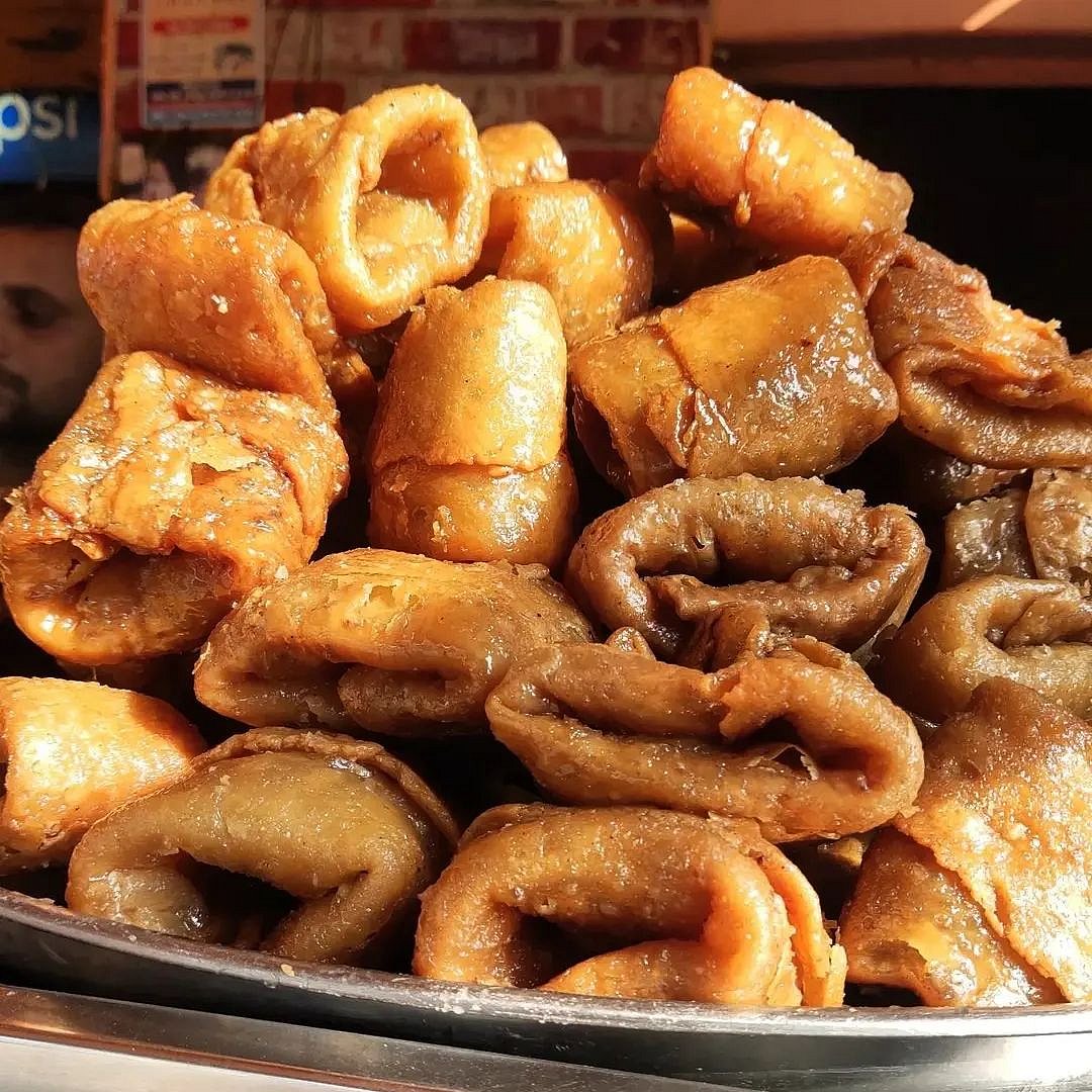 Launglata is a sweet dish that the locals of Varanasi primarily eat during Holi