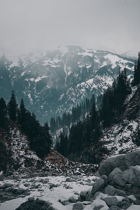 Snowy peaks of Solang Valley along the way from Shimla to Manali