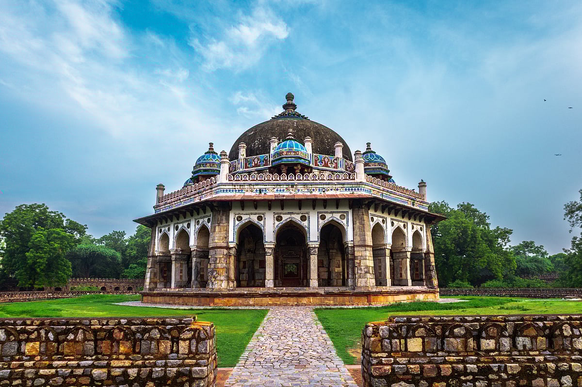 Shutterstock : A view of the Isa Khan Tomb within the Humayun's Tomb Complex