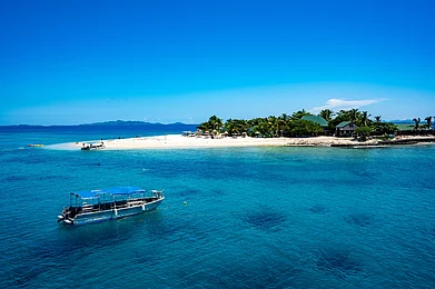Shutterstock : A beautiful shot of a beach in Fiji