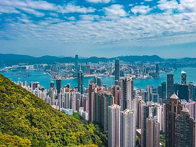 Shutterstock : Amazing view of Hong Kong City from Victoria Peak