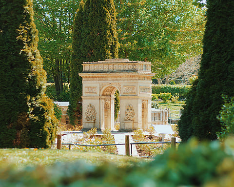 The Arc de Triomphe de l'Étoile at the France Miniature park