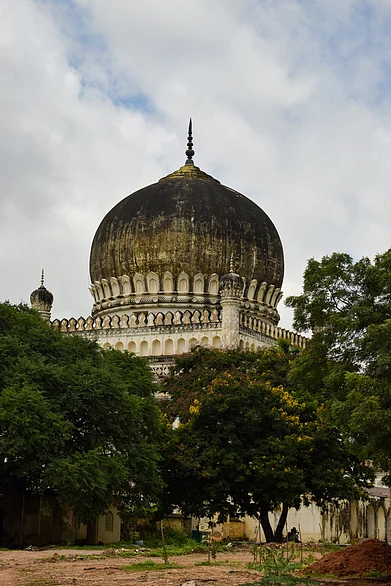 Shutterstock : A view of Qutub Shahi tombs