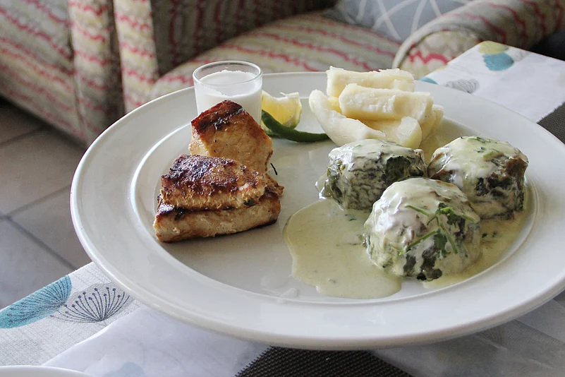 Rourou (taro leaves soaked in coconut milk) balls with grilled fish and steamed cassava
