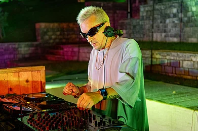 AVA Experience : Zuma Dionys playing his set on day one