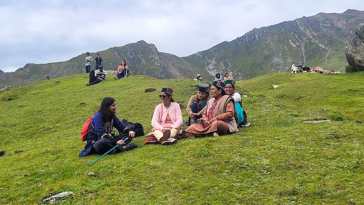Author chatting with the locals en route Yulla Kanda
