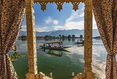 Shutterstock : The houseboats of Kashmir give you a unique esperience and amazing views