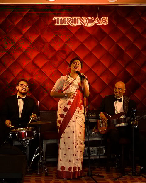 A live performance at Trincas