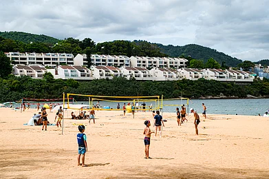Kenneth Ip/Shutterstock : Discovery Bay in Hong Kong