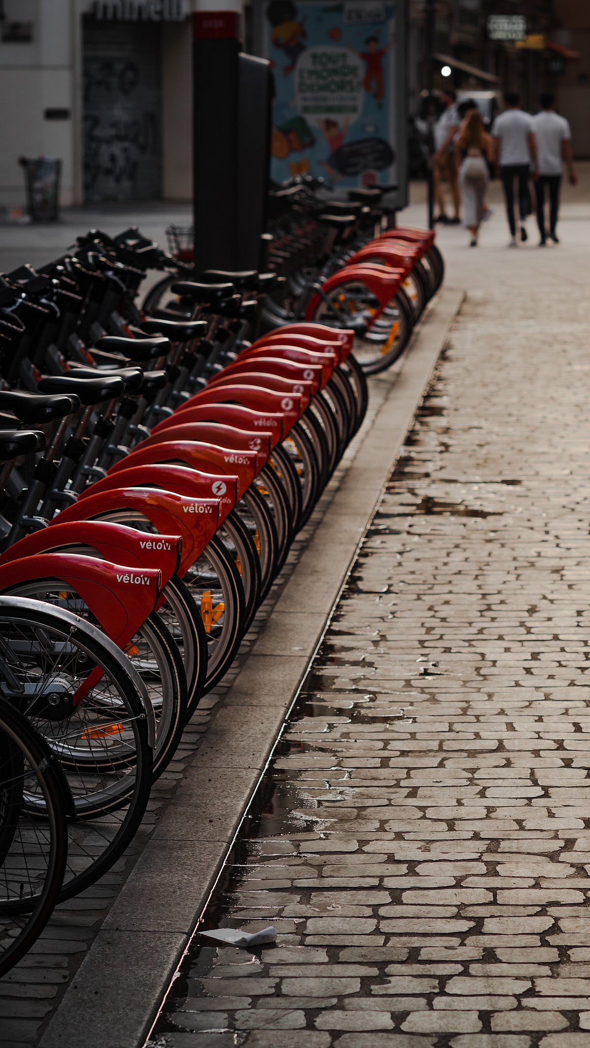 Shuttertock : There are many places in the world that are car-free