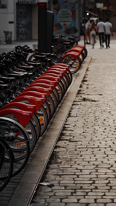 Shuttertock : There are many places in the world that are car-free