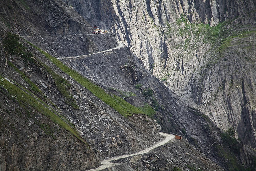 Situated at 3,528 metres, Zoji La offers a breathtaking view of the mountainous region