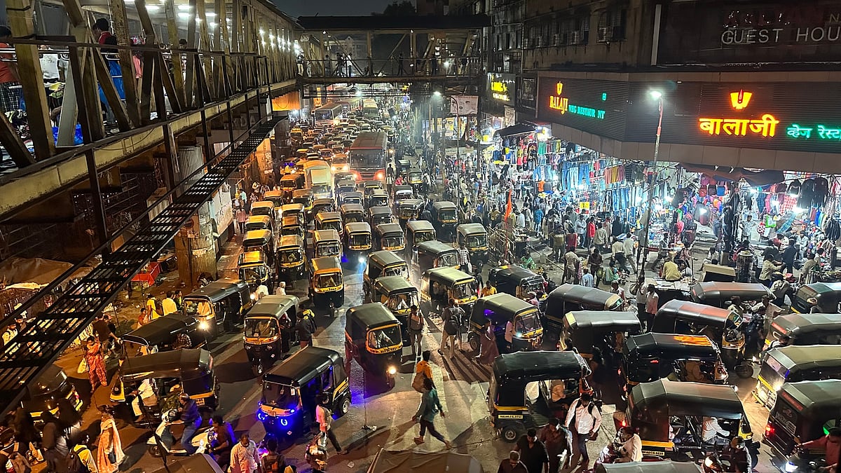 Night traffic in Mumbai