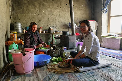 Marisa Estivill/Shutterstock : Women cooking a meal at a homestay in Hankar village, Ladakh