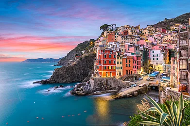 Shutterstock : Riomaggiore, Italy