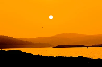 Shutterstock : Beautiful sunrise at Somasila, Telangana