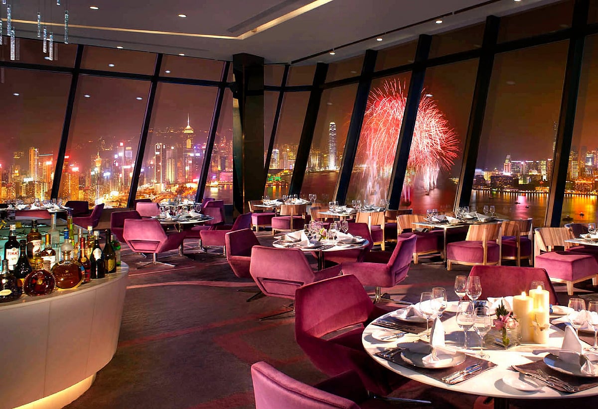 The Le 188° Restaurant & Lounge treats diners to one of the best panoramic harbour views from the very top of Harbour Grand Hong Kong