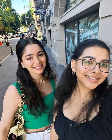 saratendulkar/instagram : Sara Tendulkar with a friend explores the streets of Istanbul