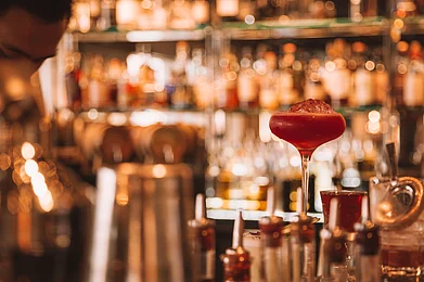 Shutterstock : These bars stand out for their expertly crafted cocktails and their unique concepts