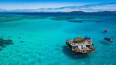 Shutterstock : Cloud 9 floating bar, Fiji Islands