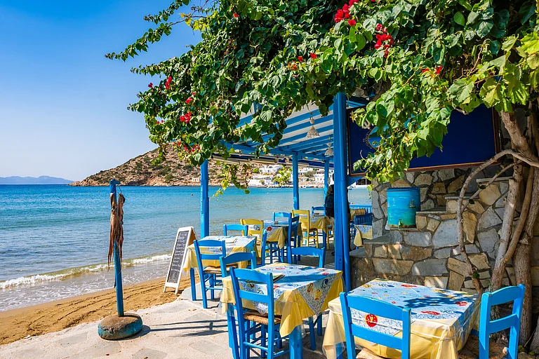 A traditional Greek taverna in Sifnos - Pawel Kazmierczak/Shutterstock