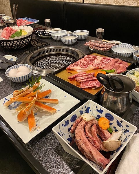 You can enjoy all-you-can-eat courses of selected yakiniku, Wagyu shabu-shabu and yakiniku with sukiyaki at Rokkasen Annex