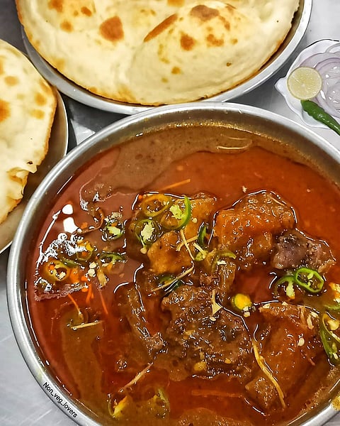 Nalli Nihaari at Haji Shabrati Nihari Wale
