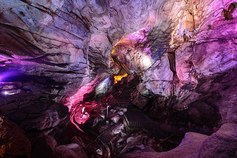 The Borra Caves, one of the biggest in India, were discovered in 1807