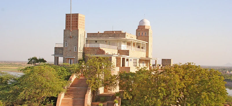 The Sardar Samand Lake Palace was built by Maharaja Umaid Singh in 1933